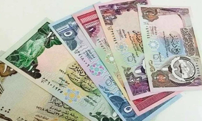 سعر الدينار الكويتي مقابل الجنيه الخميس