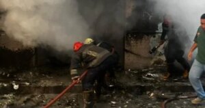 السيطرة على حريق محل مفروشات فى النزهة دون إصابات.. صور