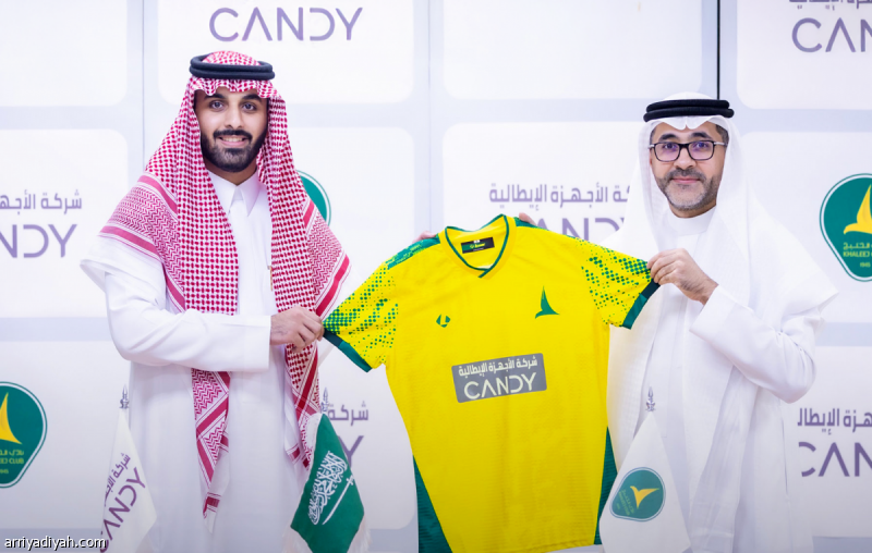 «كاندي» على قميص الخليج
                                                2025.10.27 | 03:03 pm
                                                وقّعت إدارة نادي الخليج، عقد رعاية مع شركة الأجهزة الإيطالية «كاندي»، الإثنين، وفق حساب النادي الرسمي عبر منصة «إكس».
وأصبحت الشركة الإيطالية، جزءًا من الشركاء الاستراتيجيين للنادي الشرقي بعد الاتفاقية لمدة موسم  ...