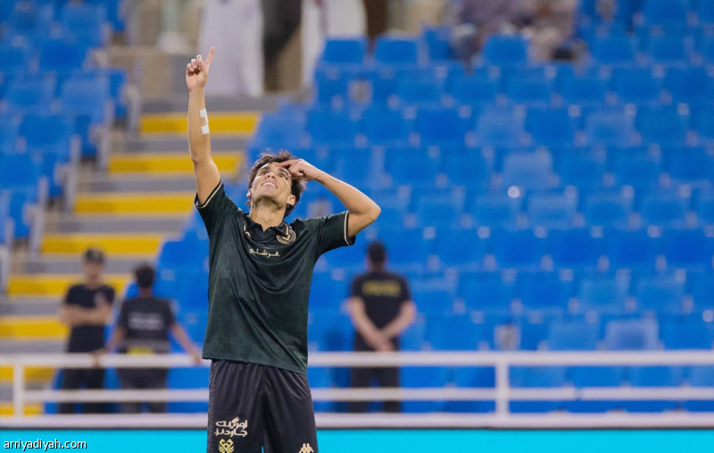 كأس الملك.. إنريكي يقود الخلود إلى تأهل تاريخي
                                                2025.10.27 | 09:22 pm
                                                اقتنص فريق الخلود الأول لكرة القدم انتصارًا مهمًّا على نظيره النجمة 1ـ0 في المواجهة الماراثونية التي جمعتهما على ملعب مدينة الملك عبد الله الرياضية في بريدة، إذ انتهى وقتها الأصلي بالتعادل السلبي، وذهبت إلى الشوطين  ...