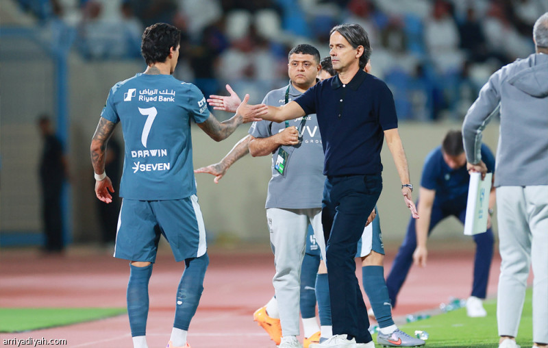 إنزاجي: النتيجة مرضية.. والأهم التأهل
                                                2025.10.28 | 08:57 pm
                                                وصف الإيطالي سيموني إنزاجي، مدرب فريق الهلال الأول لكرة القدم، الفوز 1ـ0 على الأخدود بـ «النتيجة المرضية»، مؤكدًا أن فريقه حقق الأهم بتأهله إلى دور الثمانية من بطولة كأس خادم الحرمين الشريفين.
واكتفى الفريق الهلالي  ...