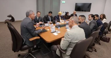 وزير السياحة يلتقي مسئولي مدرسة لوزان للفندقة بسويسرا لبحث سبل التعاون