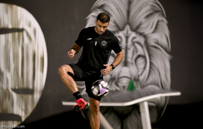 اختبارات تحدد مشاركة حمد الله أمام الهلال
                                                2025.10.29 | 10:23 pm
                                                يخضع المغربي عبد الرزاق حمد الله، مهاجم فريق الشباب الأول لكرة القدم، إلى اختبارات بدنية وفنية لتحديد إمكانية مشاركته أمام الهلال، الجمعة، ضمن الجولة السابعة من دوري روشن السعودي، حسبما كشفت عنه لـ«الرياضية» مصادر  ...