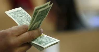 استقرار سعر الدولار فى البنوك المصرية.. و47.65 جنيه سعر البيع