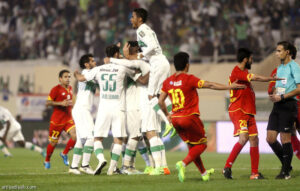 بعد 3186 يوما.. الأهلي والقادسية يلتقيان
                                                2025.10.29 | 05:25 pm
                                                أعادت قرعة دور الـ8 من مسابقة كأس خادم الحرمين الشريفين، والتي أجريت عصر الأربعاء داخل استوديوهات قنوات «ثمانية»، مباراة الأهلي والقادسية للواجهة من جديد، بعد أن سبق أن التقيا في اثنتين، كسب كل واحد منهما مواجهة.
وشهدت  ...