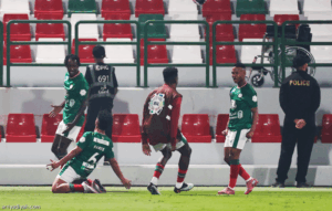 تعادل متأخر يجنّب الاتفاق سقوط 2023
                                                2025.10.31 | 10:57 pm
                                                تفادى فريق الاتفاق الأول لكرة القدم السقوط في ثلاث جولاتٍ متتاليةٍ من دوري روشن السعودي بهدف تعادُلٍ متأخِّرٍ، أحرزه الجناح الجنوب إفريقي موهاو نكوتا في الدقيقة 90 من المواجهة مع الحزم، الجمعة في الدمام. 
وانتهى لقاء  ... تعادل متأخر يجنّب الاتفاق سقوط 2023
                                                2025.10.31 | 10:57 pm
                                                تفادى فريق الاتفاق الأول لكرة القدم السقوط في ثلاث جولاتٍ متتاليةٍ من دوري روشن السعودي بهدف تعادُلٍ متأخِّرٍ، أحرزه الجناح الجنوب إفريقي موهاو نكوتا في الدقيقة 90 من المواجهة مع الحزم، الجمعة في الدمام. 
وانتهى لقاء  ...