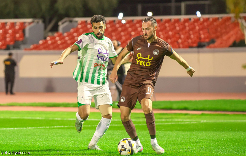 الجبلين والأنوار يتعادلان
                                                2025.10.29 | 08:33 pm
                                                تعادل فريق الجبلين مع ضيفه الأنوار 1ـ1، في اللقاء الذي جمعهما، الأربعاء، على ملعب الأمير عبد العزيز بن مساعد في حائل، ضمن منافسات الجولة السادسة من دوري يلو لأندية الدرجة الأولى.
تقدّم الأنوار أولًا عند الدقيقة «76» عبر  ...