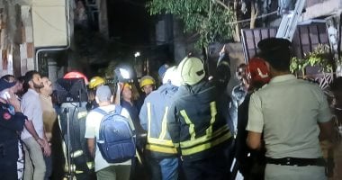 الحماية المدنية تسيطر على حريق فى مخزن قطع غيار سيارات بالإسكندرية.. فيديو