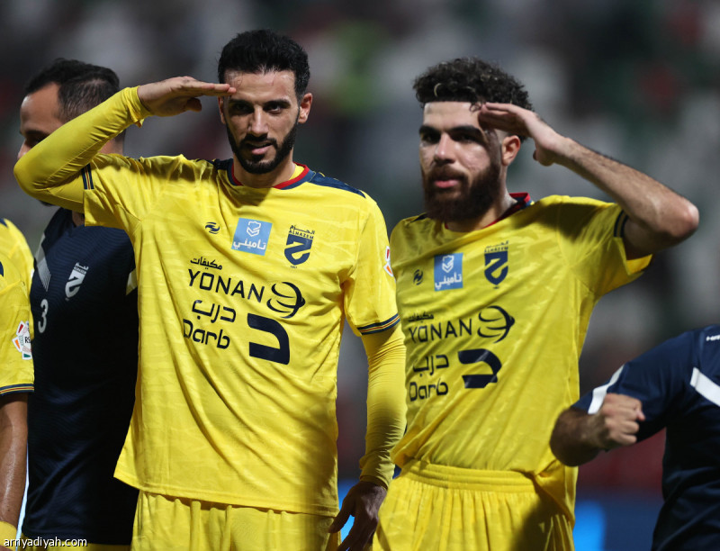 السومة يتألق من جديد، يسجل هدفه الثاني أمام الاتفاق في وصل إلى 155.. السومة يبدأ بشباك الاتفاق
                                                2025.10.31 | 11:30 pm
                                                دشَّن السوري عمر السومة، مهاجم فريق الحزم الأول لكرة القدم، سجلَّه التهديفي في الموسم الجاري من بطولته المفضلة، دوري روشن السعودي.
وأحرز السومة، بعد دخوله بديلًا، الهدف الثاني لفريقه أمام الاتفاق، مساء الجمعة في  ...