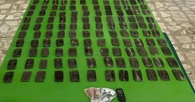 ضبط 3 متهمين بحوزتهم 440 قطعة حشيش وسلاح آلي في القصاصين بالإسماعيلية