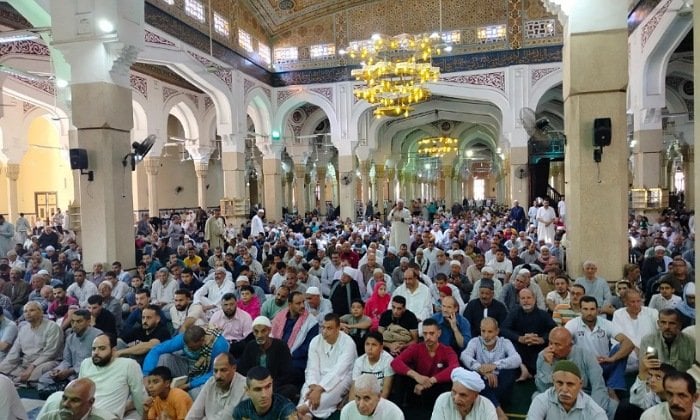 توافد آلاف المواطنين على ساحة مسجد إبراهيم الدسوقي