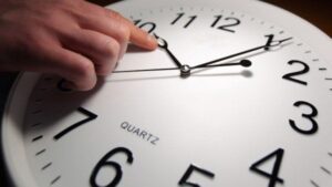 موعد تغيير الساعة في مصر رسميا وبدء التوقيت الشتوي
