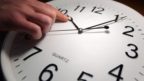موعد تغيير الساعة في مصر رسميا وبدء التوقيت الشتوي