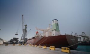 تداول 16 ألف طن و 811 شاحنة بضائع عامة ومتنوعة بموانئ البحر الأحمر