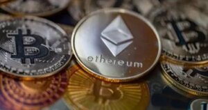 بتكوين يتراجع وسط حذر المستثمرين قبيل اجتماع بنك الاحتياطي الفيدرالي