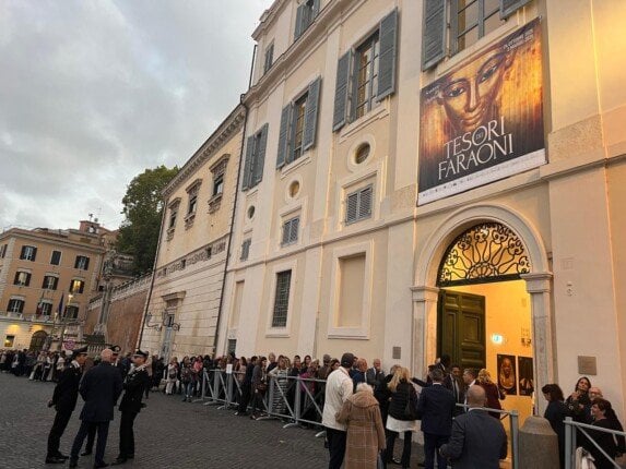 آلاف الزائرين يتوافدون على معرض كنوز الفراعنة في إيطاليا