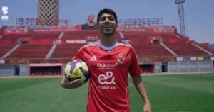 توروب يفاضل بين شكري وكوكا لقيادة الجبهة اليسرى للأهلي أمام المصري توروب يفاضل بين شكري وكوكا لقيادة الجبهة اليسرى للأهلي أمام المصري