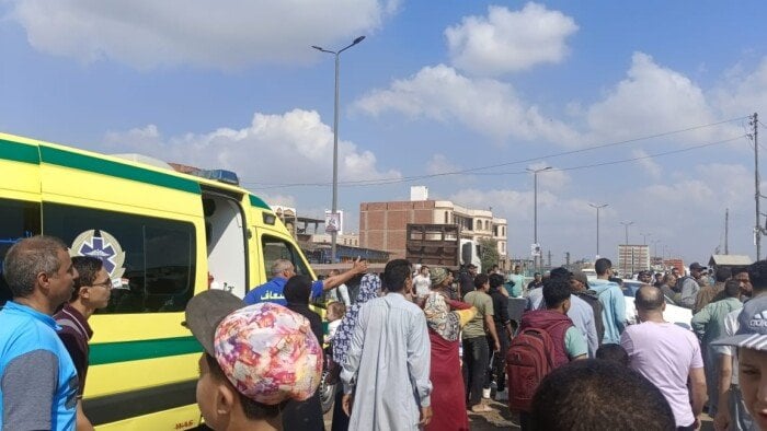 العربيات دخلت في بعض.. إصابة 7 عمال في حادث تصادم مروع بالشرقية 