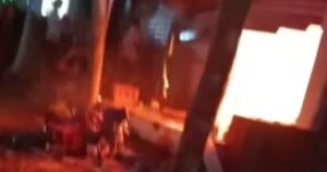 اندلاع حريق بمحل تجارى فى قرية الشوبك الغربى بالبدرشين.. صور