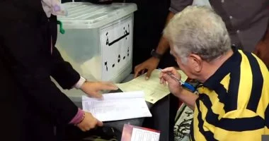 حسن حمدي يشارك في انتخابات النادي الأهلي ويُدلي بصوته الانتخابي حسن حمدى يدلي بصوته فى انتخابات النادي الأهلي