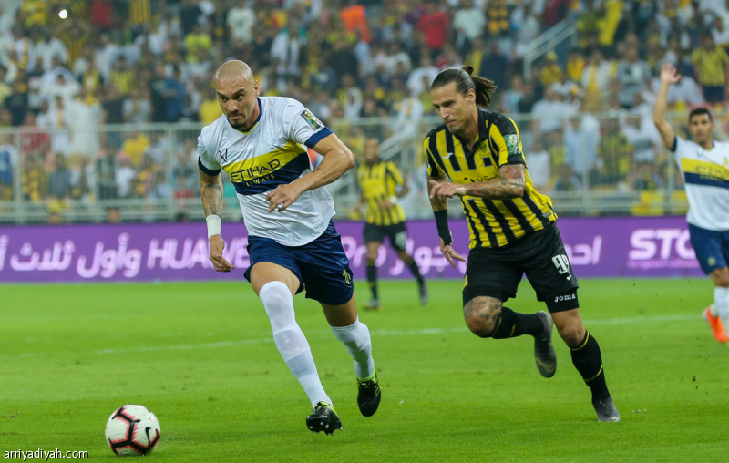 من تسديدة خميس إلى أهداف رومارينيو.. حكايات تروى بين النصر والاتحاد
                                                2025.10.28 | 03:55 pm
                                                تحمل مواجهات فريق النصر الأول لكرة القدم والاتحاد في كأس الملك بين طيّاتها الكثير من الحكايات التي سُطرت على مدى عقود من الصراع الكروي، أحداثٌ حفرت أسماء نجومها في ذاكرة الجماهير، وخلّدت لحظات لا تُنسى بين الفريقين. 
 ...