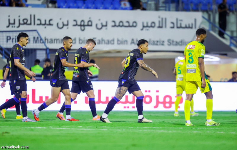 رئيس التعاون: أتحمّل الهزيمة.. ولن نسمح بخسارة الثقة
                                                2025.10.27 | 10:59 pm
                                                حمّل بدر الغنام، رئيس نادي التعاون، نفسه مسؤولية مغادرة الفريق الأول لكرة القدم كأس خادم الحرمين الشريفين من دور الـ16 على يد الخليج، الإثنين.
وخسر الفريق القصيمي أمام مضيفه الشرقي عبر ركلات الترجيح 3ـ5، على ملعب الأمير  ...