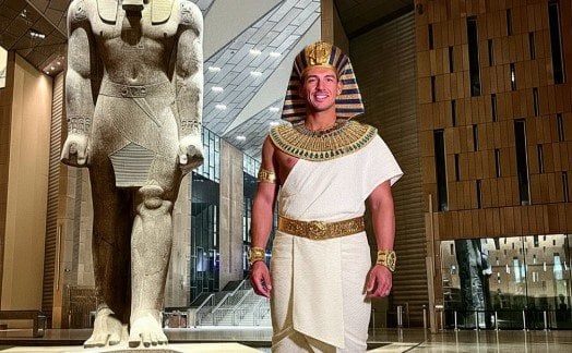 رامي رضوان يتألق بالزي الفرعوني ويشيد بافتتاح المتحف المصري الكبير بالزي الفرعوني.. رامي رضوان يشيد بافتتاح المتحف المصري الكبير