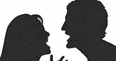 زوجة تلاحق زوجها قضائيا بسبب إدمانه للموبايل وتحوله لشريك ثالث فى علاقتهما