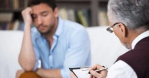 كآبته كلفته بيتًا كاملًا.. زوجة تطلب الطلاق بعد 6 سنوات من الإهمال والعزلة كآبته كلفته بيتًا كاملًا.. زوجة تطلب الطلاق بعد 6 سنوات من الإهمال والعزلة