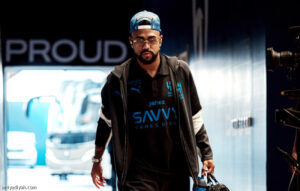 سالم يعود.. وكنو يعوض سافيتش
                                                2025.10.31 | 04:48 pm
                                                عاد سالم الدوسري، قائد فريق الهلال الأول لكرة القدم، إلى القائمة الأساسية أمام الشباب، الجمعة، ضمن الجولة السابعة من دوري روشن السعودي على ملعب «المملكة أرينا».
ويشارك الدوسري للمرة الأولى مع الأزرق منذ تعرُّضه لإصابة  ... سالم يعود.. وكنو يعوض سافيتش
                                                2025.10.31 | 04:48 pm
                                                عاد سالم الدوسري، قائد فريق الهلال الأول لكرة القدم، إلى القائمة الأساسية أمام الشباب، الجمعة، ضمن الجولة السابعة من دوري روشن السعودي على ملعب «المملكة أرينا».
ويشارك الدوسري للمرة الأولى مع الأزرق منذ تعرُّضه لإصابة  ...