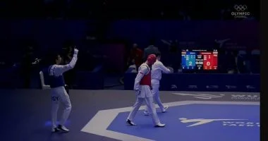 سيف عيسى يحقق ذهبية العالم فى التايكوندو.. والوزير يقدم التهنئة