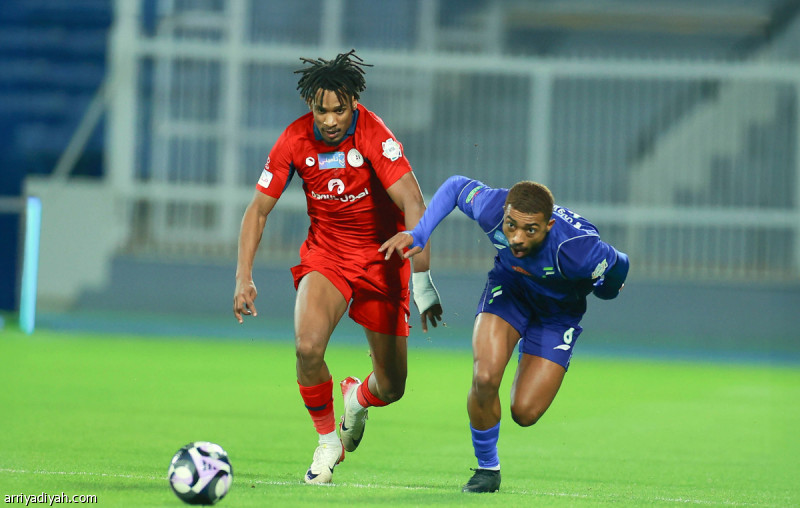 التعادل السابع يجمع ضمك بالفتح
                                                2025.10.30 | 08:30 pm
                                                فرض فريق ضمك الأول لكرة القدم التعادل أمام نظيره الفتح 1ـ1 خلال اللقاء الذي جمعهما الخميس ضمن الجولة السابعة من دوري روشن السعودي على ملعب مدينة الأمير سلطان بن عبد العزيز الرياضية في أبها.
وتقدم الفريق الحساوي أولًا عن  ...