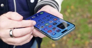 لو تليفونك معدلش التوقيت الشتوي.. اعرف إزاي تظبط الساعة بنفسك