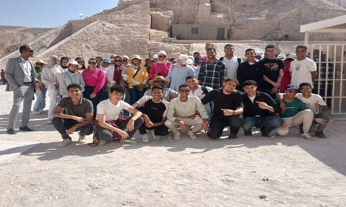 تدريب ميداني لطلاب آثار جامعة الأقصر داخل وادي الملوك ومقابر الأشراف