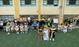 بالزي الفرعوني والأعلام.. طلاب الإسكندرية يحتفلون بافتتاح المتحف المصري الكبير في طابور الصباح