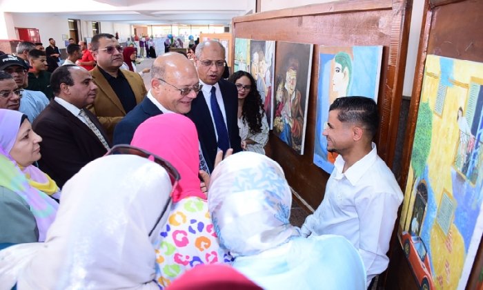 طلاب ذوو الهمم يتألقون في معرض “تمكين” بجامعة سوهاج بفضل إبداع بلا حدود.. طلاب ذوو الهمم يتألقون في معرض "تمكين" بجامعة سوهاج