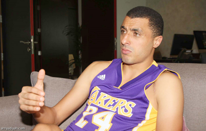 عكايشي: التغييرات ضيّعت الاتحاد.. وبنزيما تأثر بالوسط
                                                2025.10.28 | 02:11 pm
                                                شدد التونسي أحمد عكايشي، المهاجم السابق لفريق الاتحاد الأول لكرة القدم، على أهمية التحولات السريعة من أجل الفوز على النصر.
وقبل المواجهة المرتقبة بين الاتحاد والنصر، الثلاثاء، في ثُمن نهائي كأس خادم الحرمين الشريفين،  ...