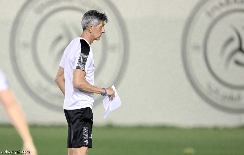 ألجواسيل: حمد الله وعدلي لن يشاركا.. وأخطاء الصغار عطّلتنا
                                                2025.10.30 | 09:46 pm
                                                أعلن الإسباني إيمانول ألجواسيل، مدرب فريق الشباب الأول لكرة القدم، غياب المغربي عبد الرزّاق حمد الله، رأس الحربة، والفرنسي ياسين عدلي، لاعب الوسط، عن مباراة «الليوث» مع الهلال، الجمعة، لحساب سابع جولات دوري روشن  ...