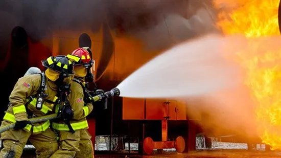 السيطرة على حريق أعلى سطح عمارة سكنية بطوخ في القليوبية