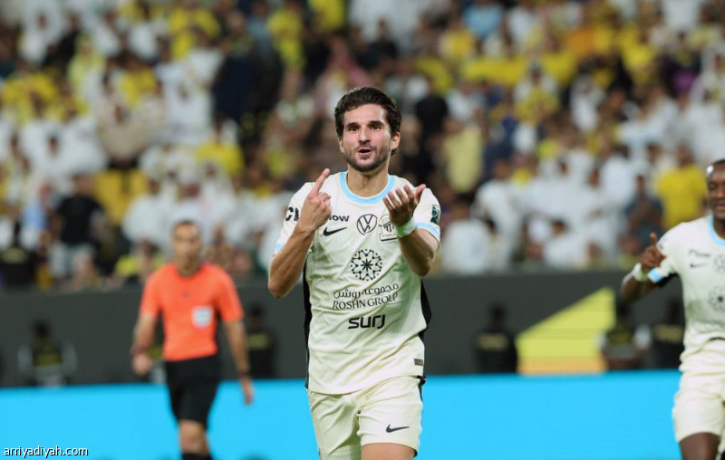 ضربة اتحادية سابعة تطيح بالنصر من كأس الملك
                                                2025.10.28 | 11:08 pm
                                                اجتاز فريق الاتحاد الأول لكرة القدم نظيره النصر مُجدّدًا ضمن بطولة كأس الملك، كما حدث 6 مرات سابقة، إحداها في النهائي، بالفوز عليه 2ـ1، الثلاثاء، لحساب دور الـ 16، على ملعب «الأول بارك» في الرياض.
وافتتح الفرنسي كريم  ...