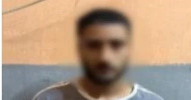قوة أمنية تضبط متهمًا بالتعدي على مواطن ووالده بسبب سجائر بشبرا الخيمة