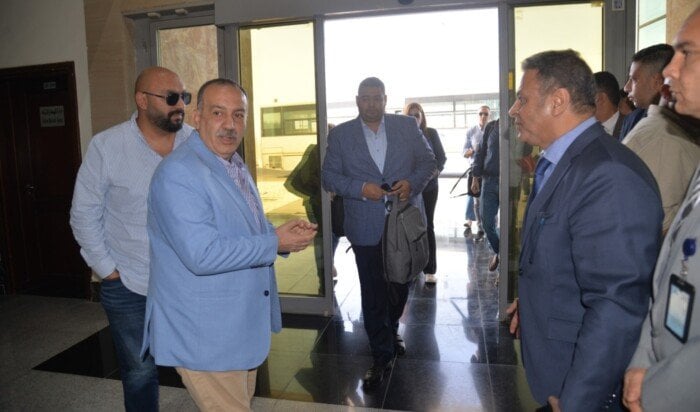 استقبال حافل بالورود والخدمات.. هكذا استقبل محافظ أسيوط أول رحلة جوية منتظمة قادمة من القاهرة