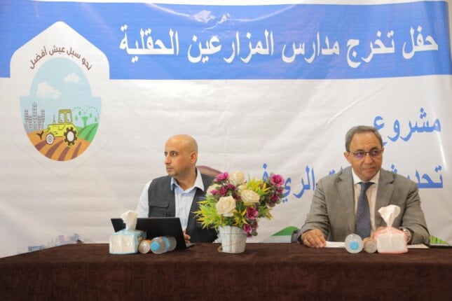 محافظ قنا يشهد احتفالية تخريج مدارس المزارعين الحقلية