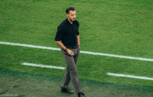 يايسله يدخل نادي الـ100 أمام الرياض
                                                2025.10.30 | 04:15 pm
                                                يستعد الألماني ماتياس يايسله، مدرب فريق الأهلي الأول لكرة القدم، لخوض المباراة الـ 100 على رأس الجهاز الفني في القطب الجداوي، حين يواجه الرياض، الخميس، ضمن الجولة السابعة من دوري روشن السعودي في جدة.
وبدأ يايسله مهمة  ...