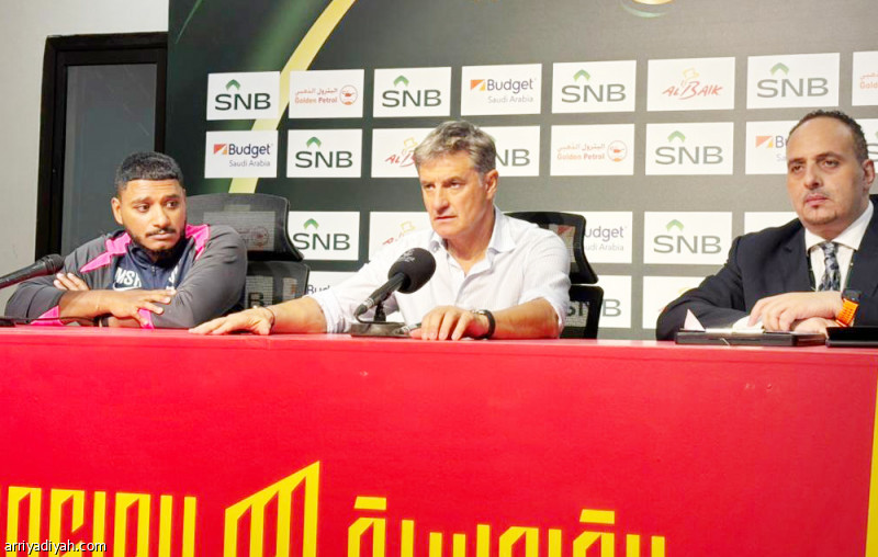 جونزاليس: ريتيجي خياري الأول.. ولن أسمح بتكرار الخلافات
                                                2025.10.28 | 09:19 pm
                                                وصف الإسباني ميتشيل جونزاليس، مدرب فريق القادسية الأول لكرة القدم، ما حصل بين الإيطالي ماتيو ريتيجي لاعب الفريق وزميله المكسيكي جوليان كينيونيس بـ «غير الجيد» وذلك ردًا على سؤال «الرياضية» عقب مواجهة الحزم التي كسبها  ...