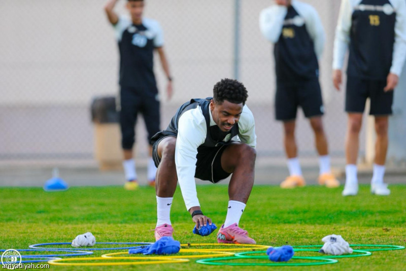 ضمك يعتمد ربيع ويفاضل بين الغامدي والنجعي
                                                2025.10.30 | 12:15 am
                                                يفاضل البرتغالي أرماندو إيفانجيليستا، مدرب فريق ضمك الأول لكرة القدم، بين المهاجمَين هزاع الغامدي ويحيى النجعي لإشراك أحدهما أساسيًا أمام فريق الفتح، الخميس ضمن سابع جولات دوري روشن السعودي، وفق ما ذكرت مصادر خاصة  ...