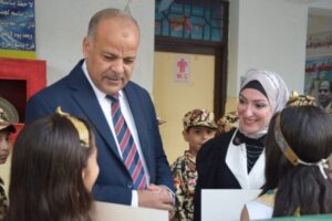 مدير تعليم بورسعيد يشارك طلاب مدرسة تنيس الابتدائية فعاليات طابور الصباح