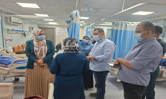 مدير صحة قنا يفاجئ مستشفى الصدر لتفقد الخدمات الطبية