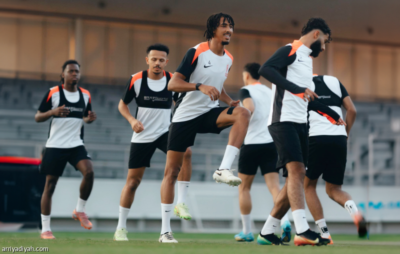 مناورة مهمة تحدد استراتيجية القادسية لمواجهة التعاون في الجولة السابعة مناورة ترسم خطة القادسية أمام التعاون
                                                2025.10.31 | 11:09 pm
                                                فرض الإسباني ميتشيل جونزاليس، مدرب فريق القادسية الأول لكرة القدم، مناورة خلال الحصة التدريبية، الجمعة، استعدادًا للقاء التعاون، السبت، على ملعب مدينة الملك عبد الله الرياضية في بريدة، ضمن منافسات الجولة السابعة من  ...