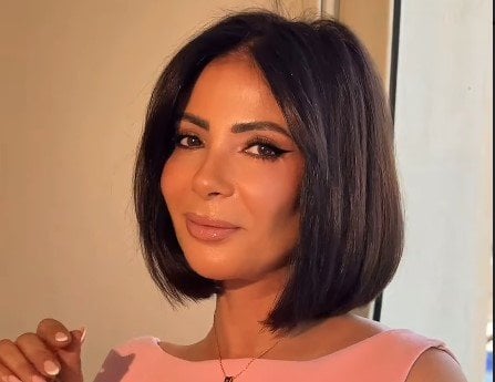 منى زكي بعد مشاركتها في فعاليات فوغ العالمية: «كان حدثا ملهما»